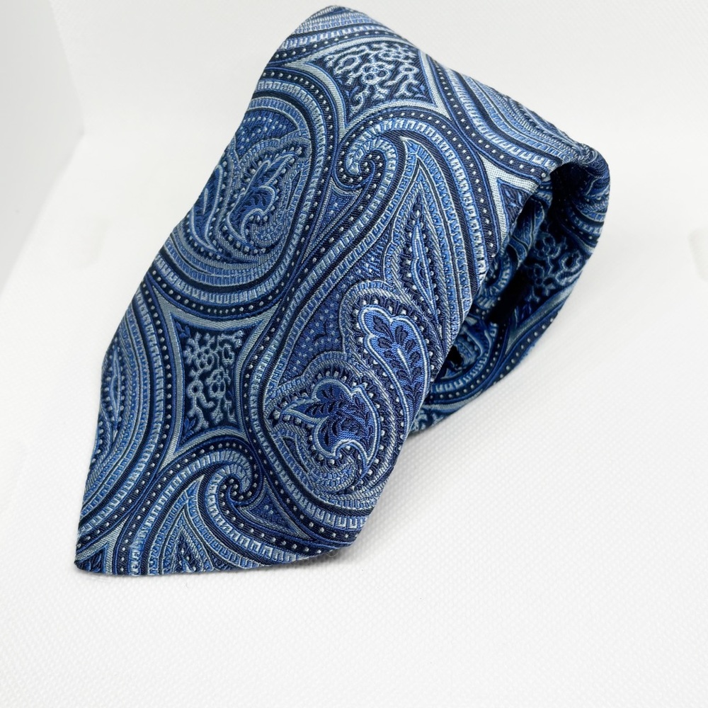 Banana Republic blue paisley tie 100%‎ silk